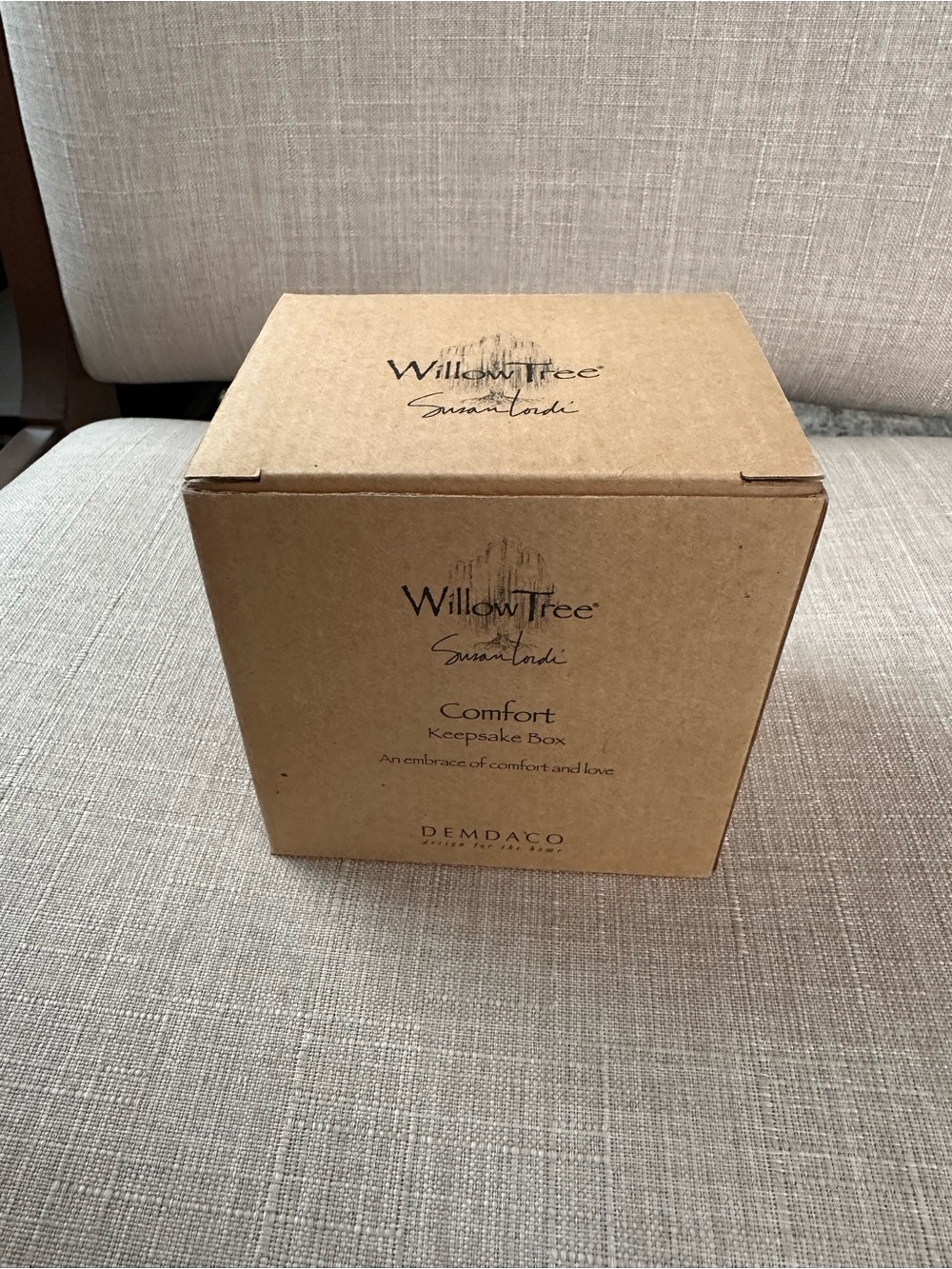 NIB Willow Tree Comfort Keepsake Box Girl & Cat - Picture 2 of 7